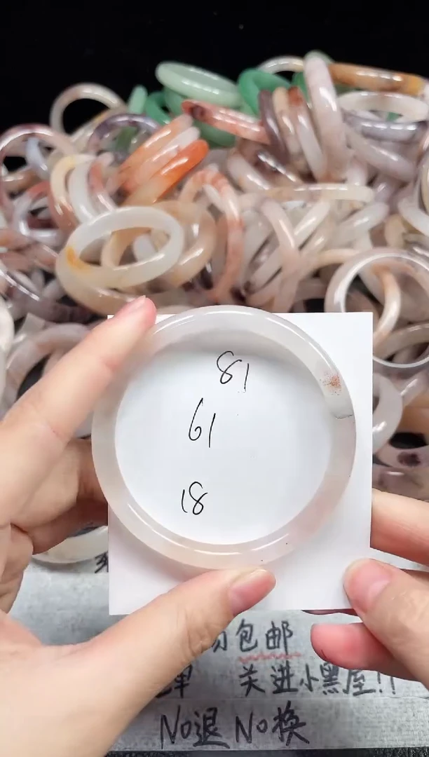 未镶嵌手镯石英质玉81