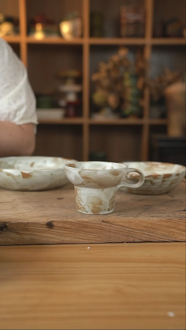 粉影系列的高脚圆口咖啡杯