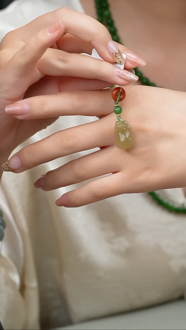 颈饰未镶嵌和田玉030-糖玉貔貅吊坠-1119