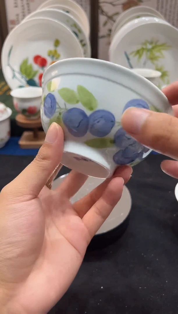 摆件景德镇手工手绘高温釉下高白泥影青正德碗蓝莓
