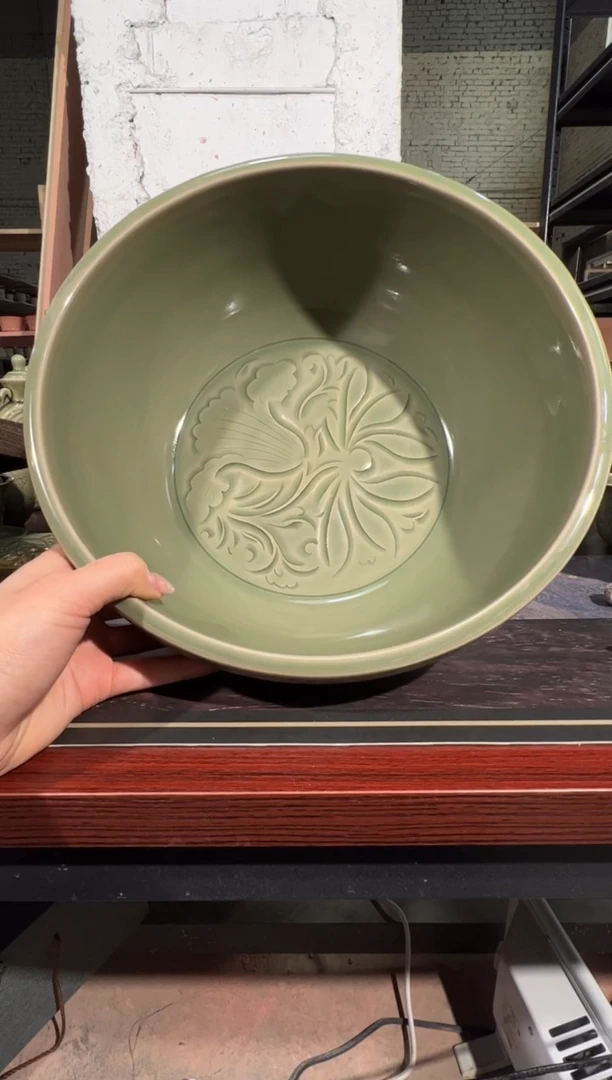 耀州窑缠枝莲纹大面盆（聚宝盆）