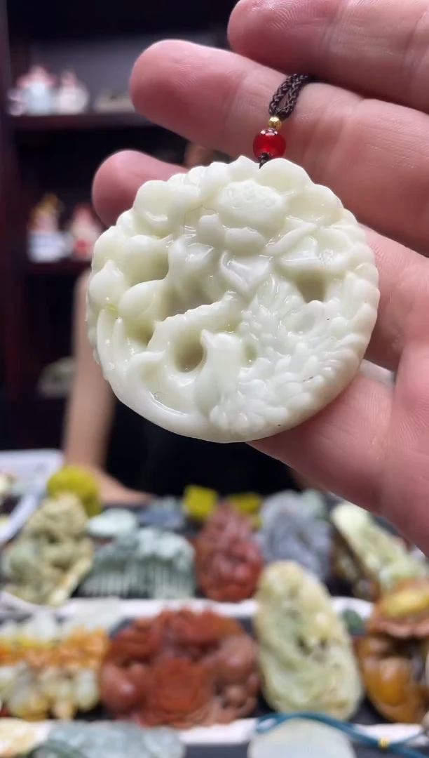 岫玉未镶嵌吊坠·