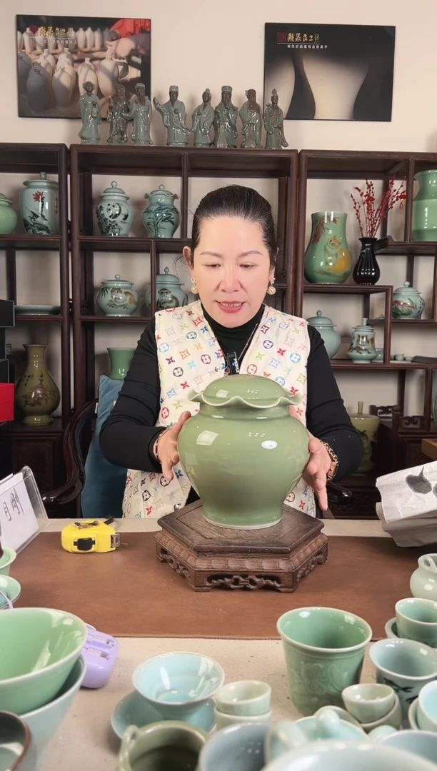 纯手工 豆青釉 荷叶盖罐L
