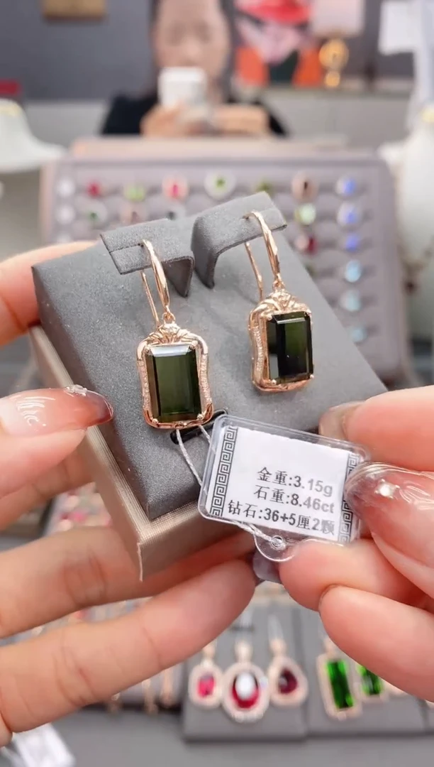 18K金镶嵌耳饰碧玺8.46配钻