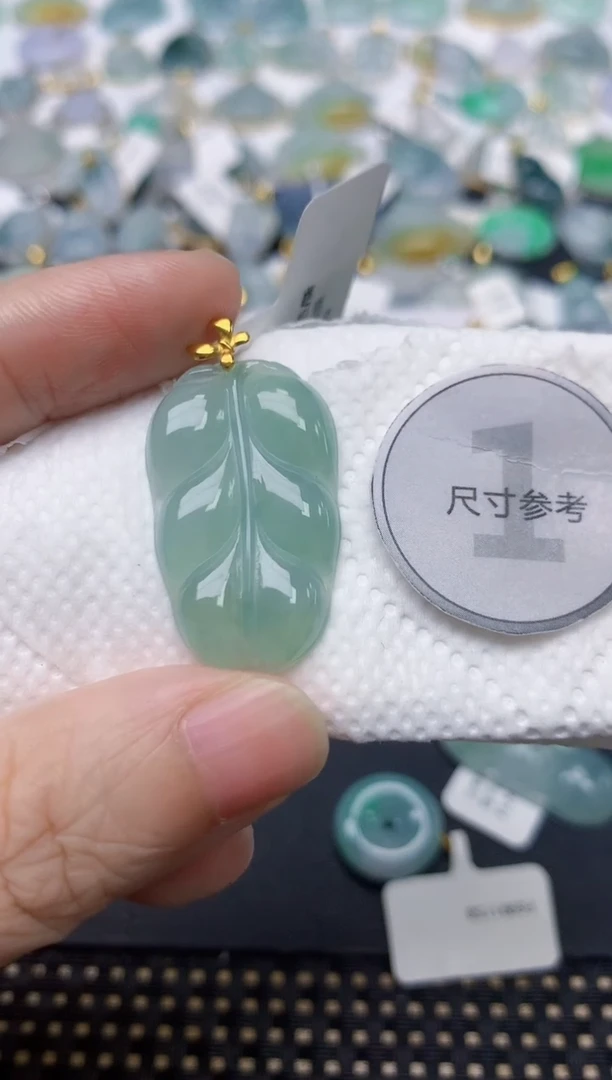颈饰18K金镶嵌翡翠天然缅甸A货翡翠