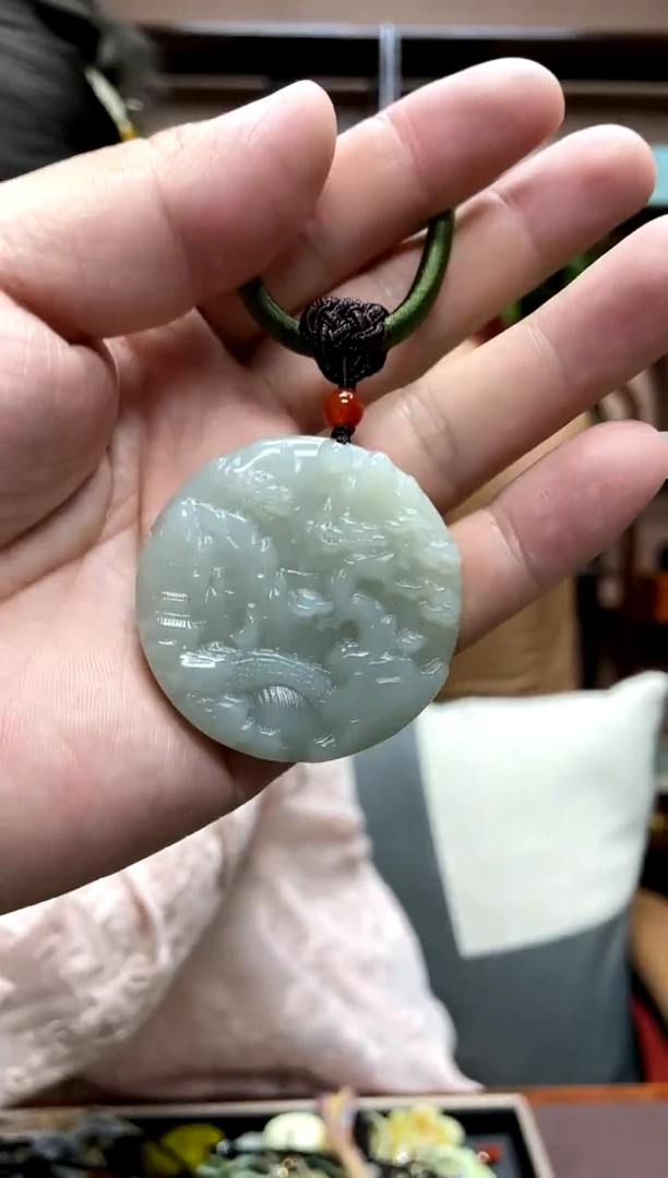 岫玉未镶嵌吊坠·