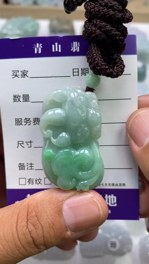 翡翠未镶嵌颈饰多人貔貅