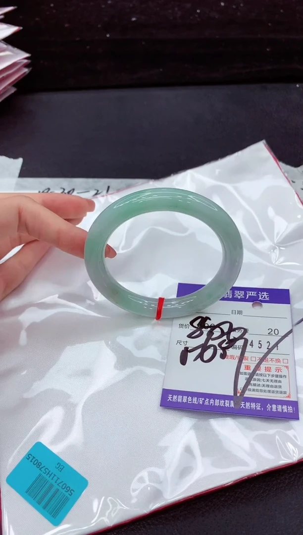 翡翠手镯未镶嵌1111111111111111