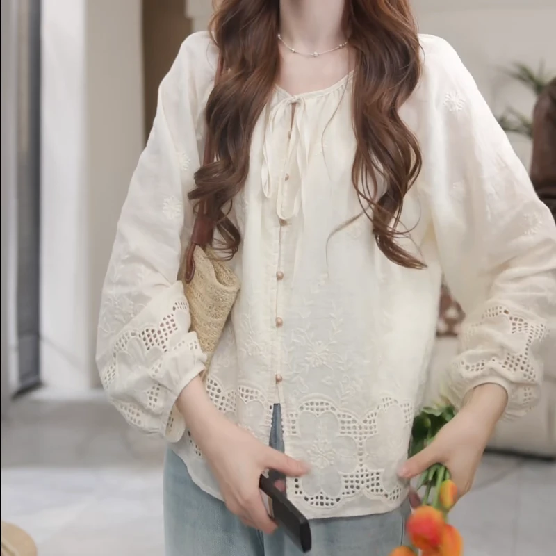 【午后烟雨】夏梵尼2025春季新款系带刺绣镂空气质小衫LK2502118