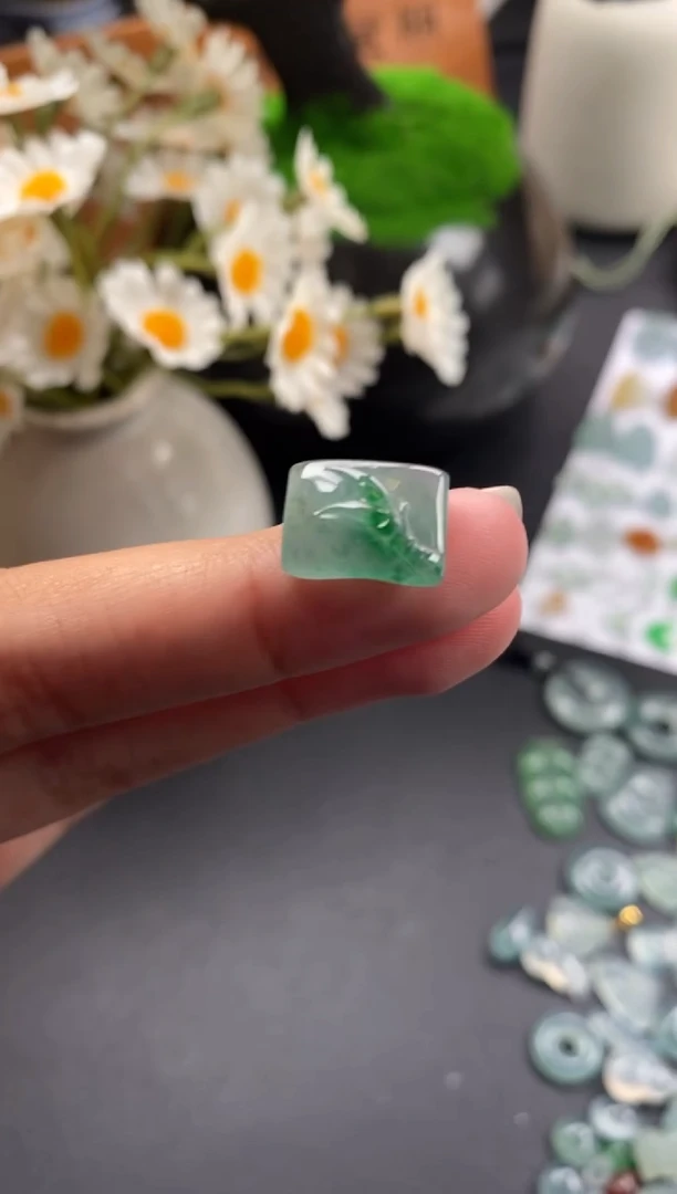 颈饰未镶嵌翡翠冰种竹节