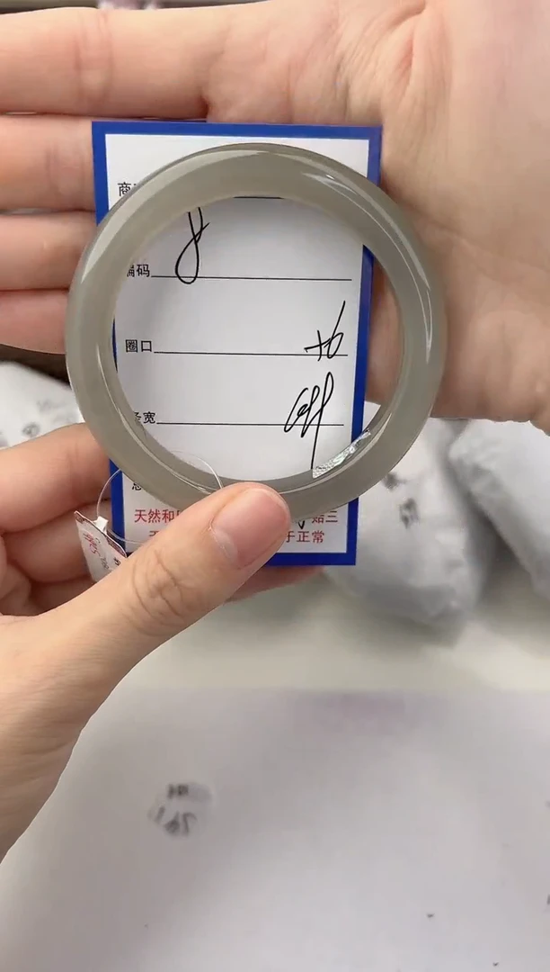 未镶嵌手镯和田玉8颜色微差无瑕疵