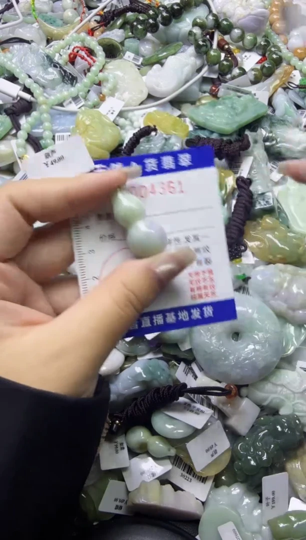【闪购商品】翡翠颈饰未镶嵌00004361