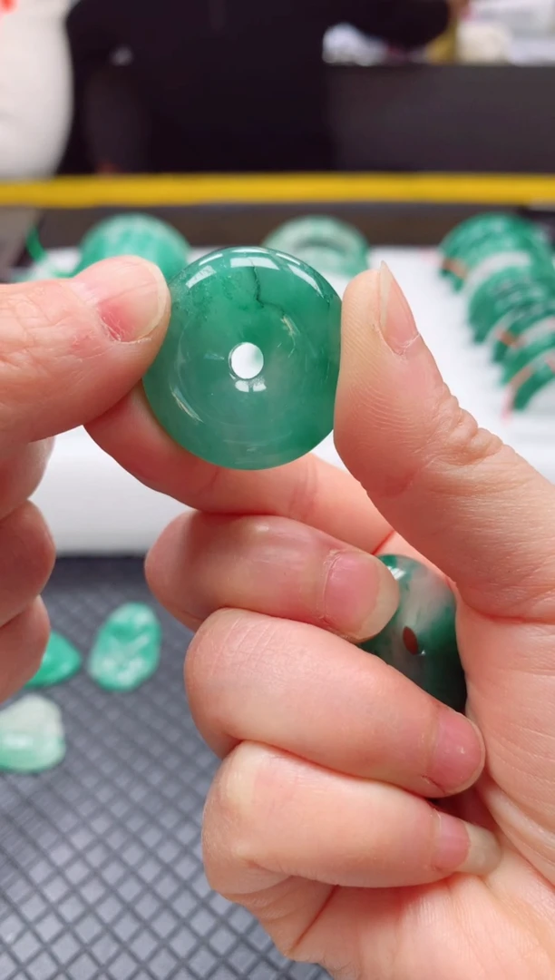 【闪购商品】石英质玉手镯未镶嵌冰飘花吊坠多样性发货