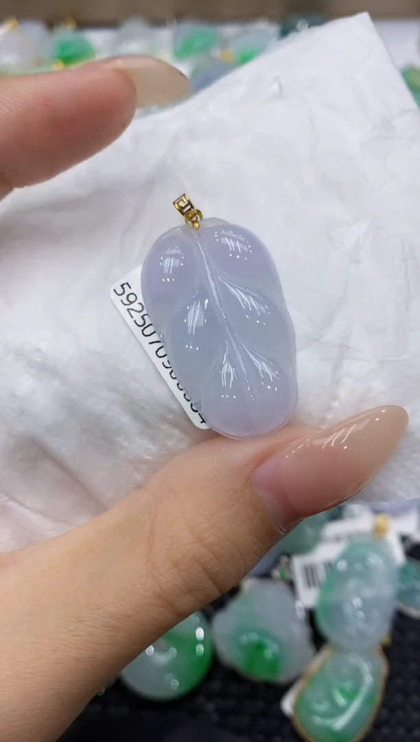 颈饰18K金镶嵌翡翠111111111111