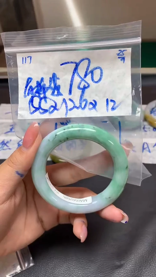 未镶嵌定制翡翠117翡翠毛货需精细抛光手镯多样性拍一发一