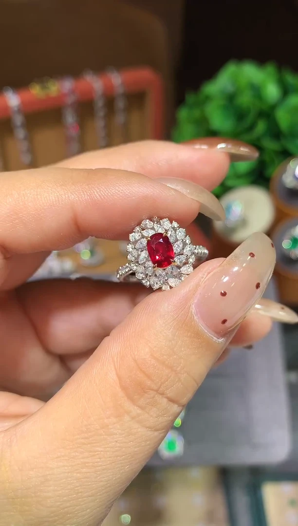 18K金镶嵌戒指红宝石0.75ct