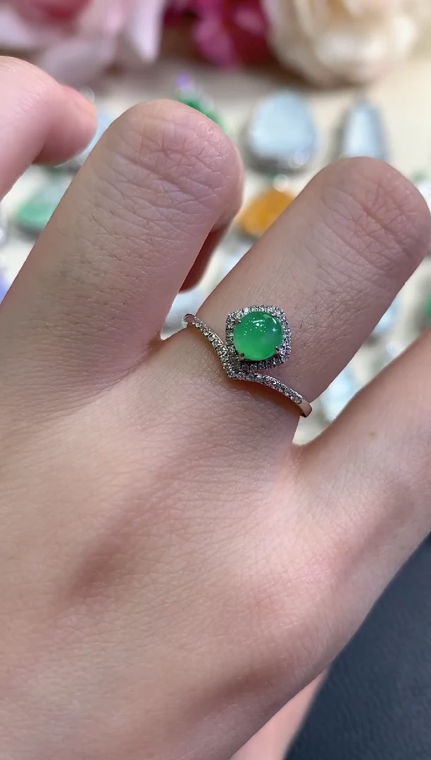 18K金镶嵌戒指翡翠 秋日珠宝Q7