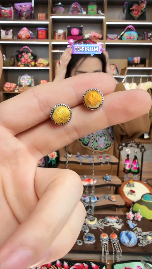 【闪购商品】织绣56蒙阿苏苗绣传承