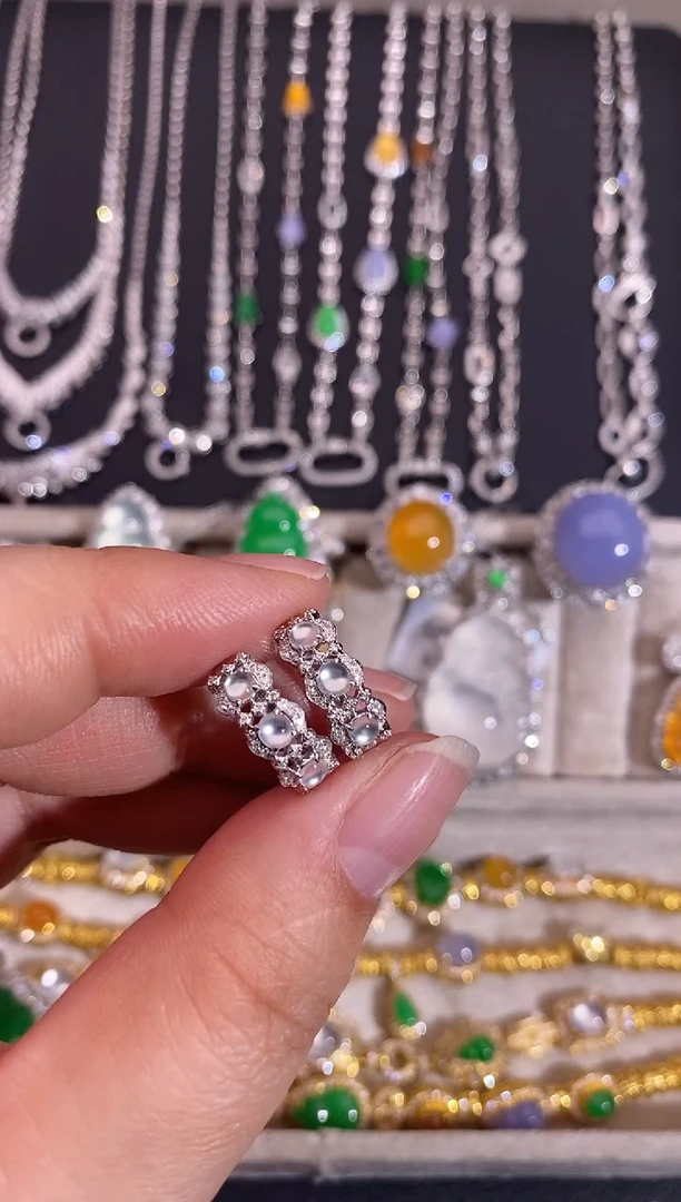 18K金镶嵌翡翠耳饰耳饰