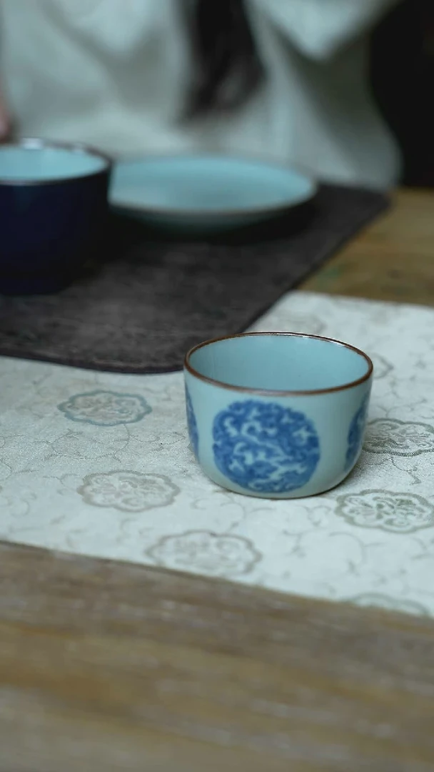 【闪购商品】/A06汝釉青花团龙杯