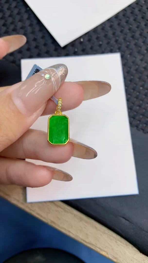 颈饰未镶嵌翡翠1