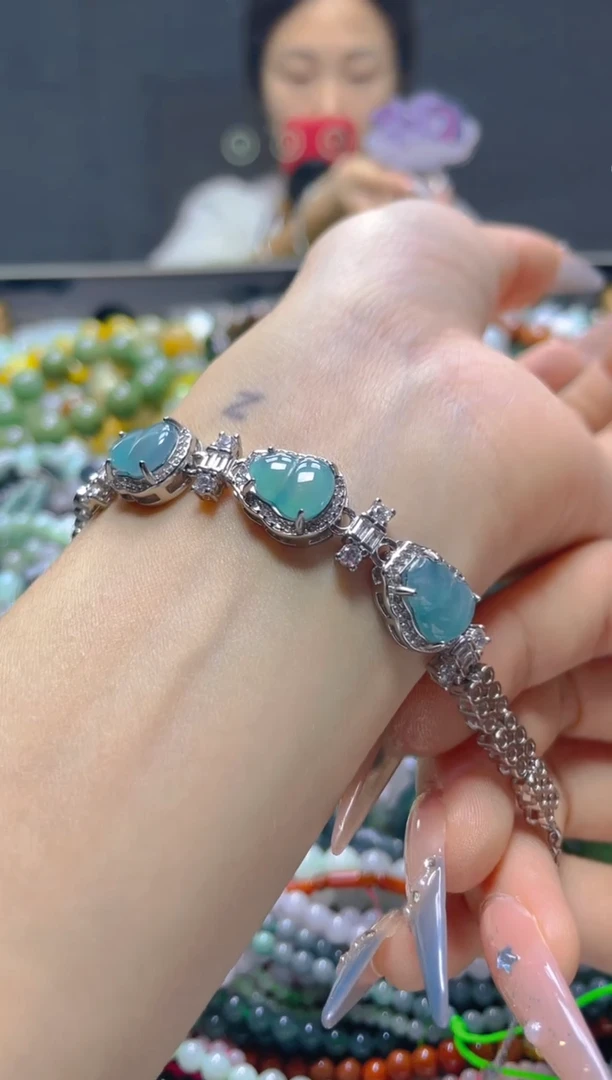 颈饰未镶嵌翡翠/V/翡翠A货，一件也是批发价