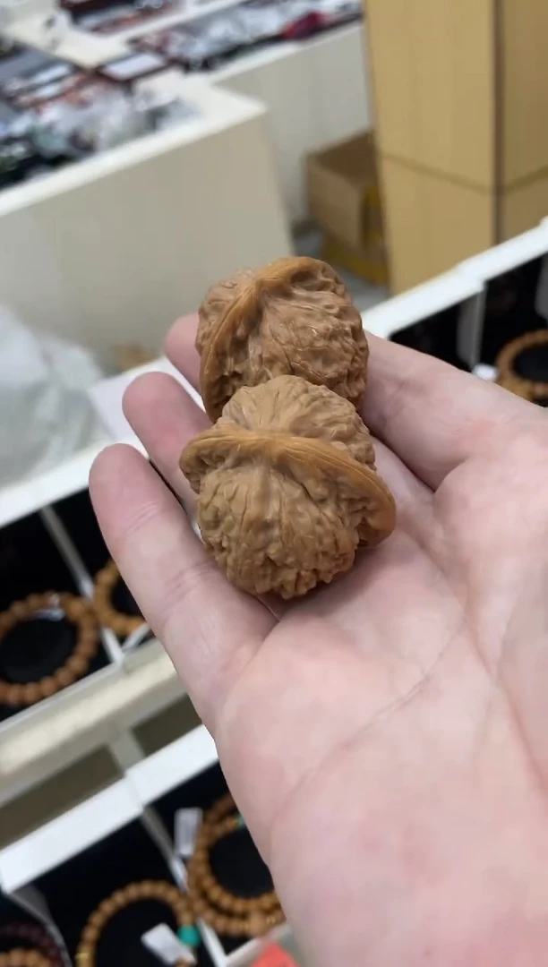 菩提把件文玩核桃四座楼一对