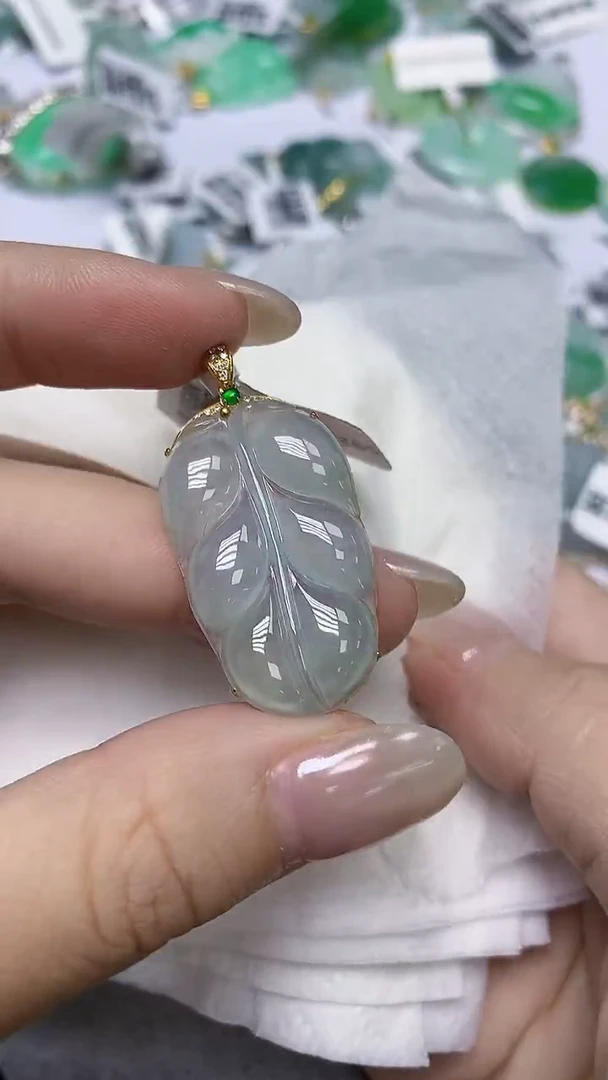 翡翠18K金镶嵌颈饰天然缅甸翡翠A货