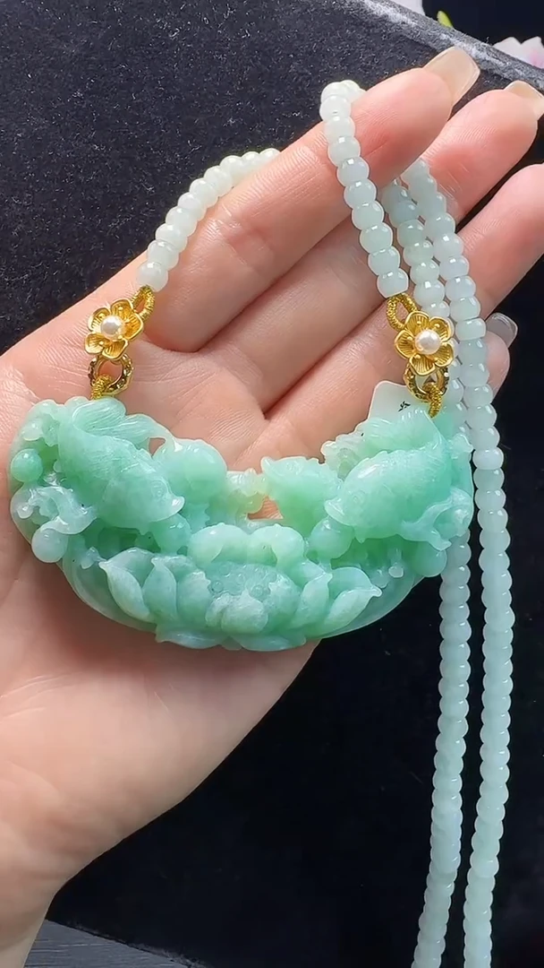 颈饰未镶嵌翡翠弯弯