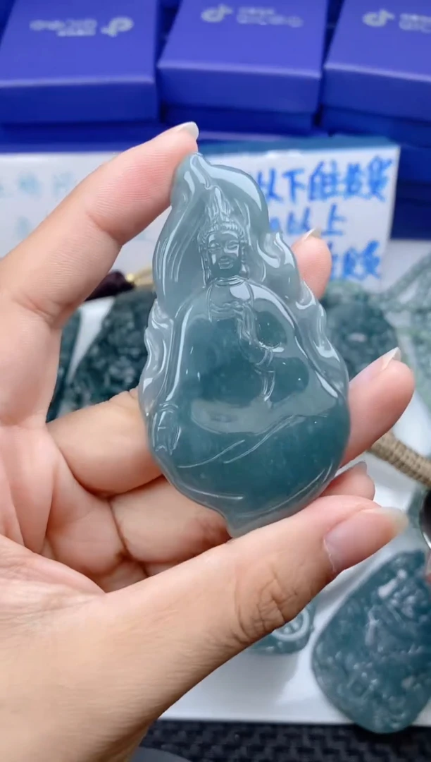 翡翠未镶嵌颈饰