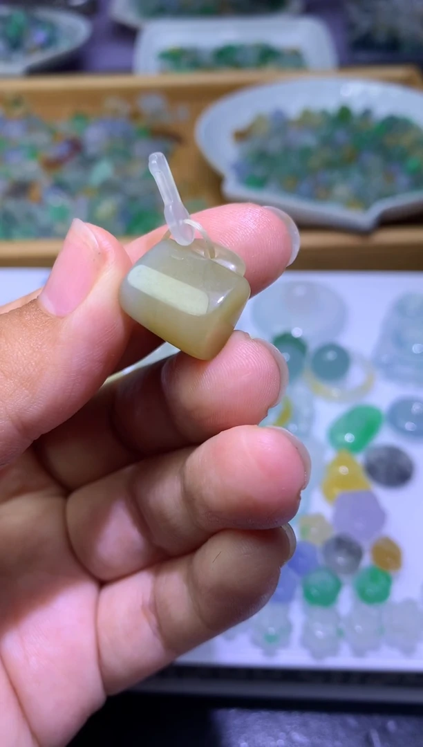 未镶嵌定制翡翠毛货