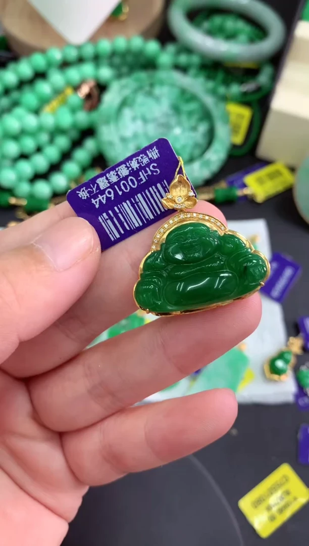 颈饰18K金镶嵌翡翠挂件