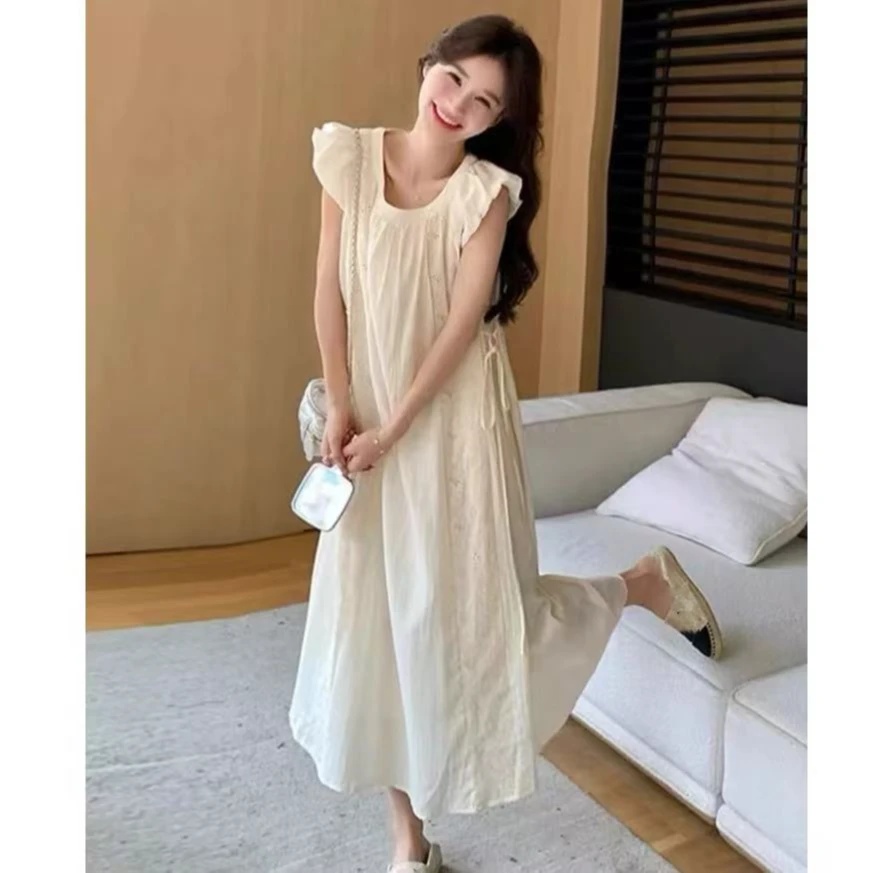 杏色小飞袖连衣裙女夏2025新款慵懒宽松遮肚显瘦蕾丝拼接法式长裙