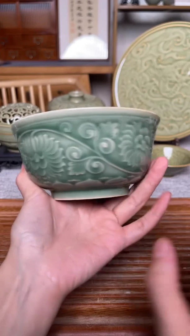 其他青瓷5.5寸牡丹碗1个   微瑕