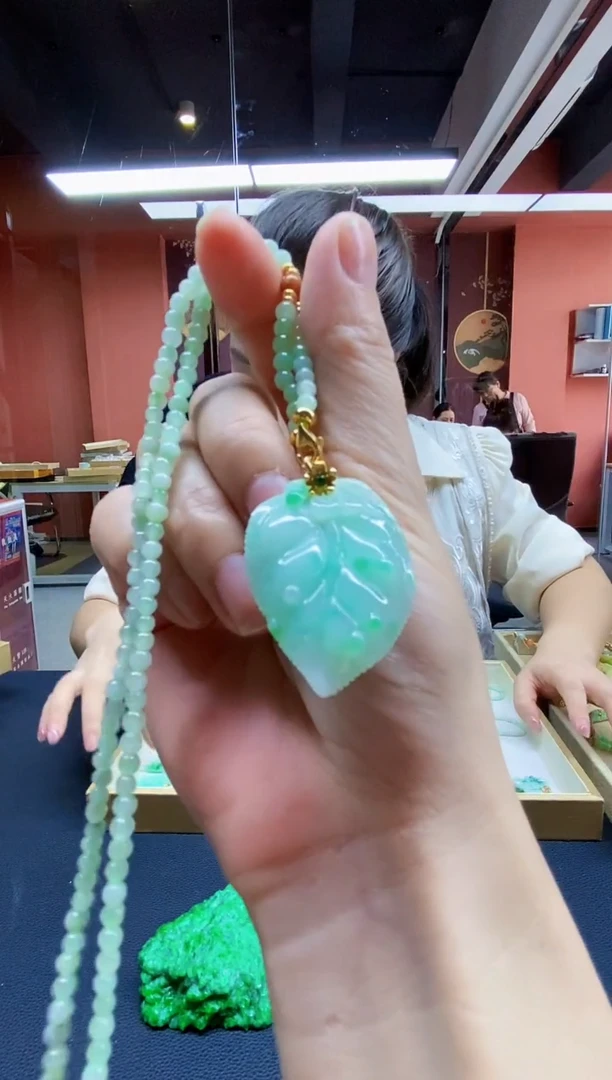 颈饰未镶嵌翡翠吊坠