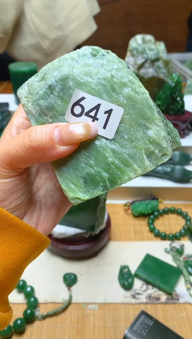 未镶嵌和田玉摆件1