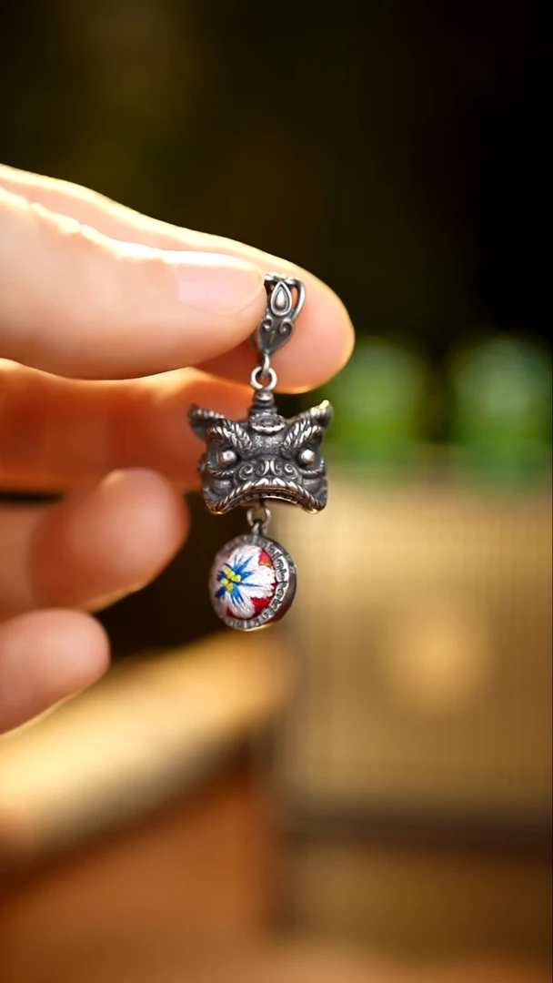 刺绣私人定制苗族手工W574