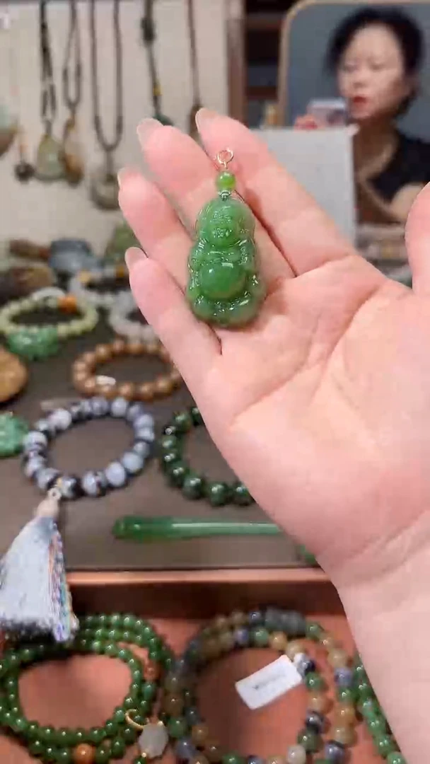 颈饰未镶嵌和田玉（碧玉）1
