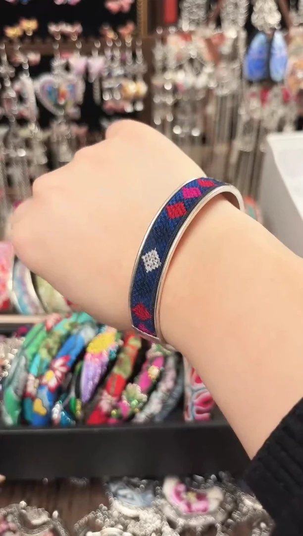 织绣民族风非遗老绣饰品189