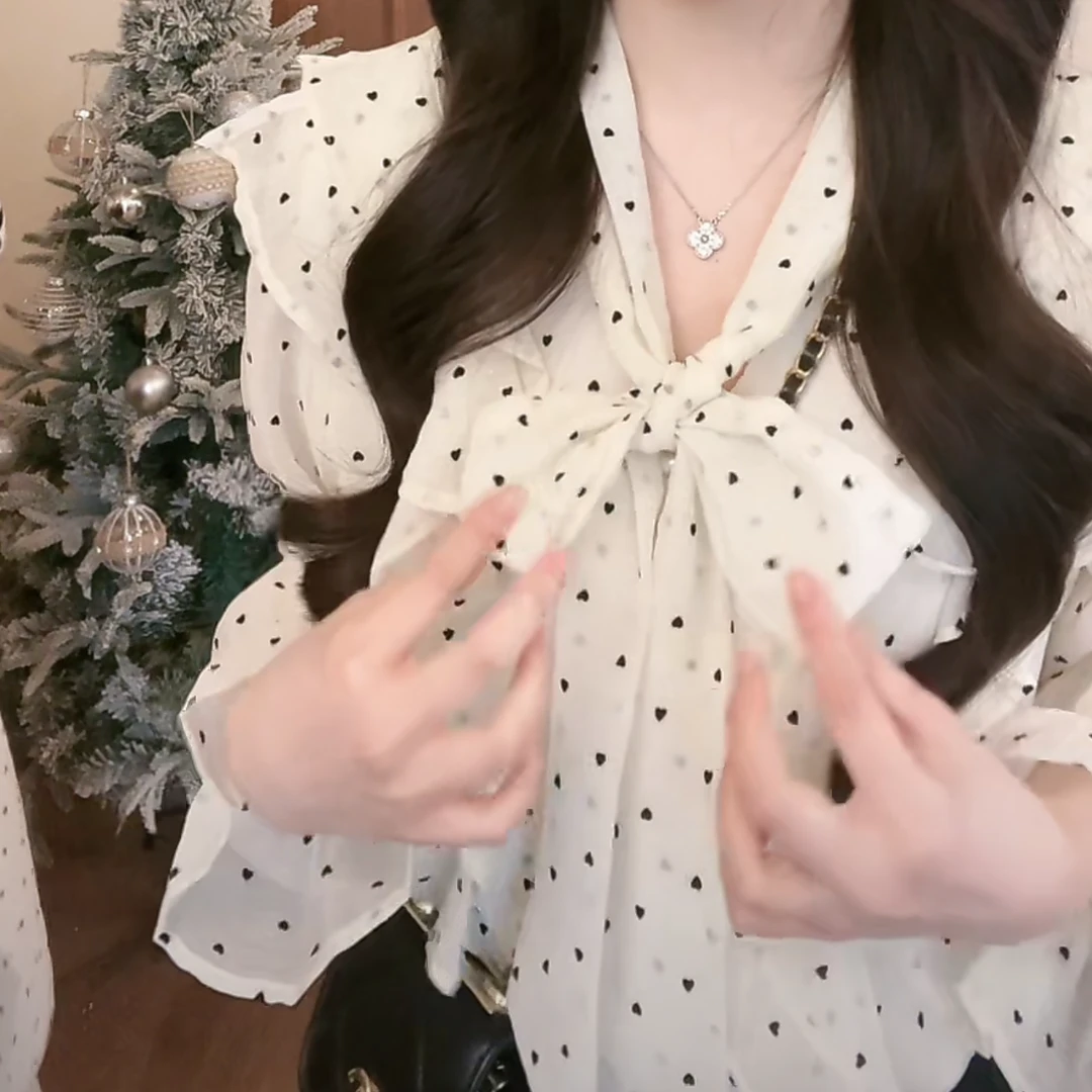波点上衣2025新款春季法式甜美蝴蝶结减龄荷叶边植绒爱心V领