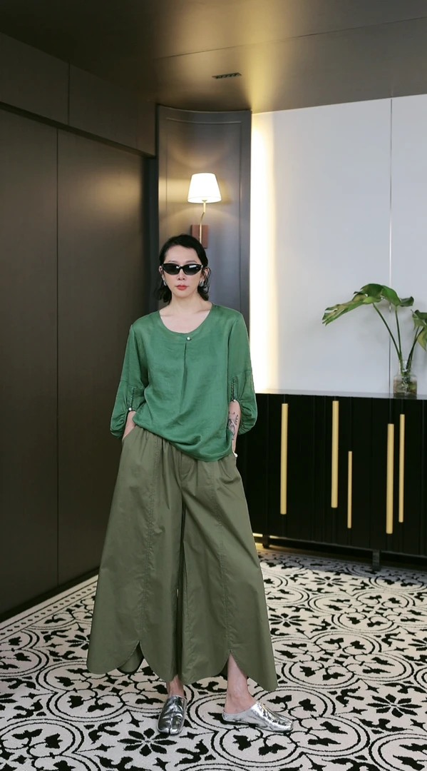 UWS2504090时尚设计休闲减龄宽松上衣夏季百搭气质显瘦纯色简约