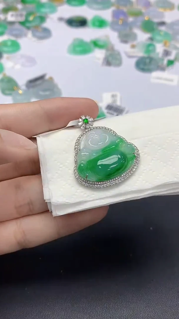 翡翠18K金镶嵌颈饰天然缅甸a货翡翠