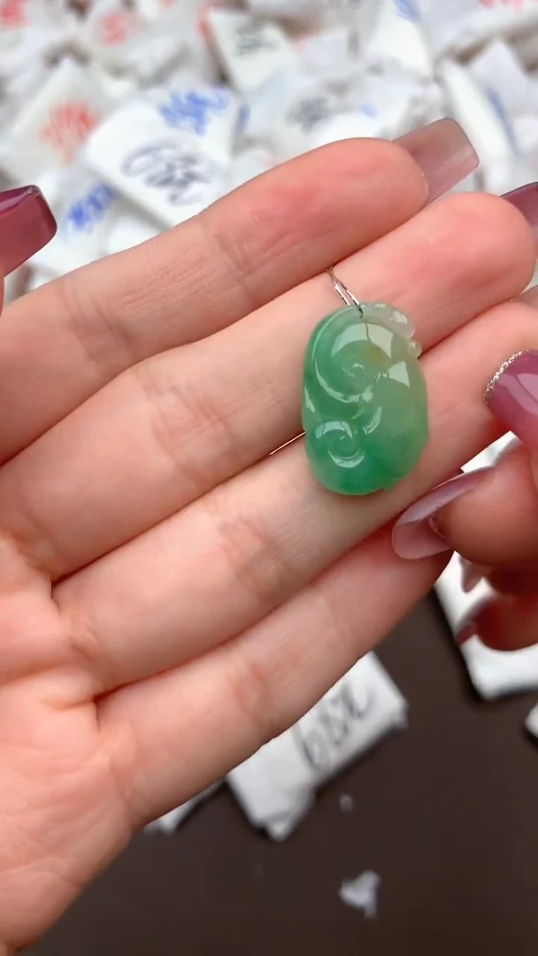 【闪购商品】翡翠挂件未镶嵌一