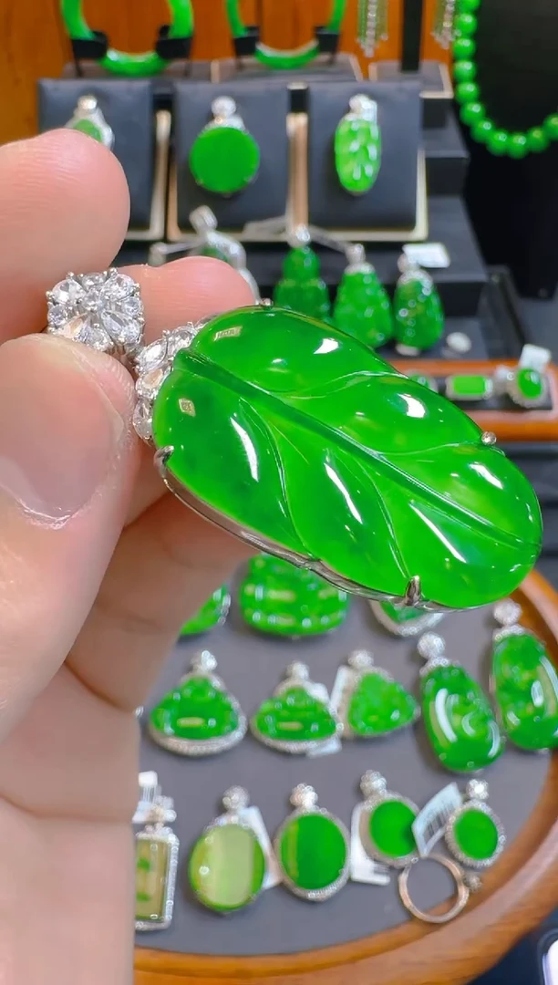 吊坠(赠链)银S925镶嵌翡翠天然A货翡翠