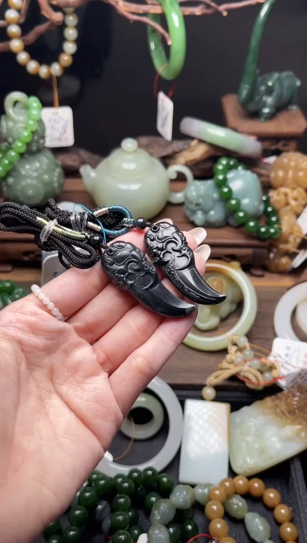 和田玉未镶嵌吊坠(不含链)毛毛矿青花 龙牙有瑕疵多样性发一