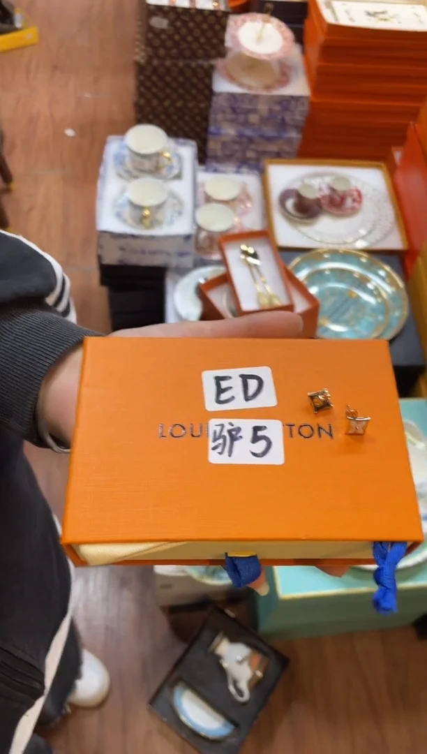 杯鸿辉家品牌瓷器，京东包邮！