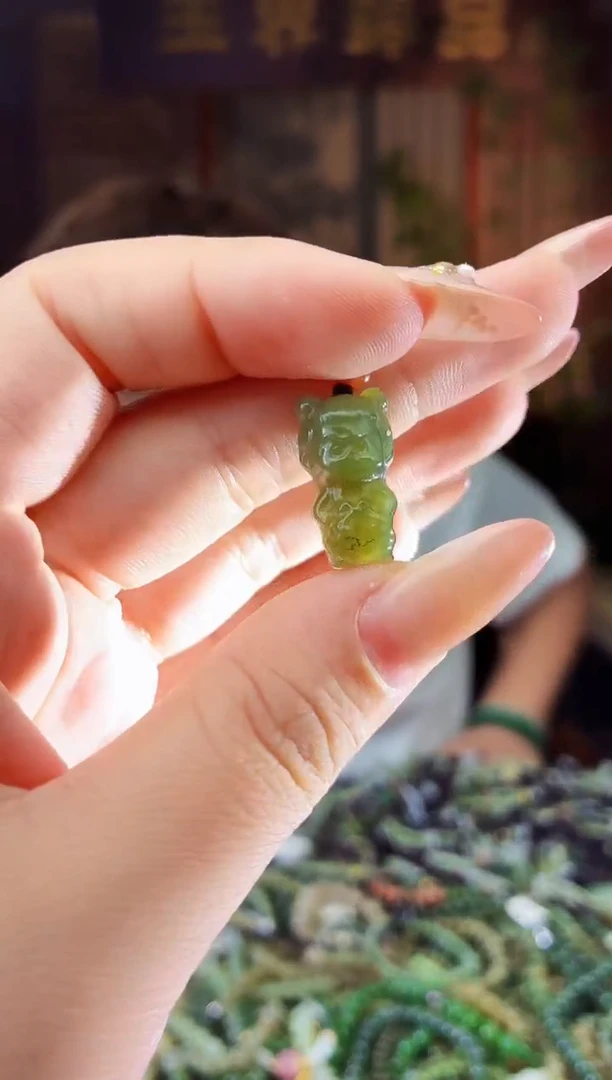 和田玉未镶嵌颈饰拍一发一