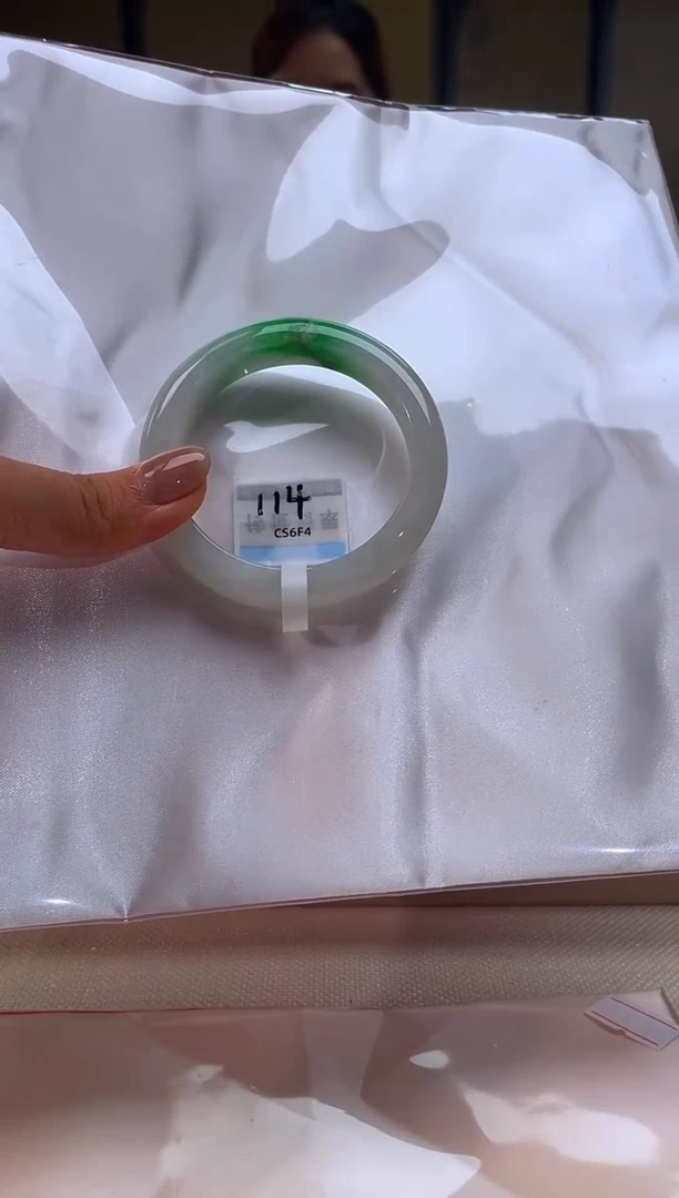 未镶嵌手镯翡翠退货标签需完好-114