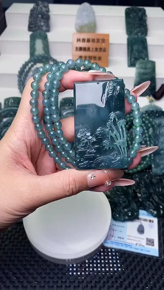 颈饰未镶嵌翡翠