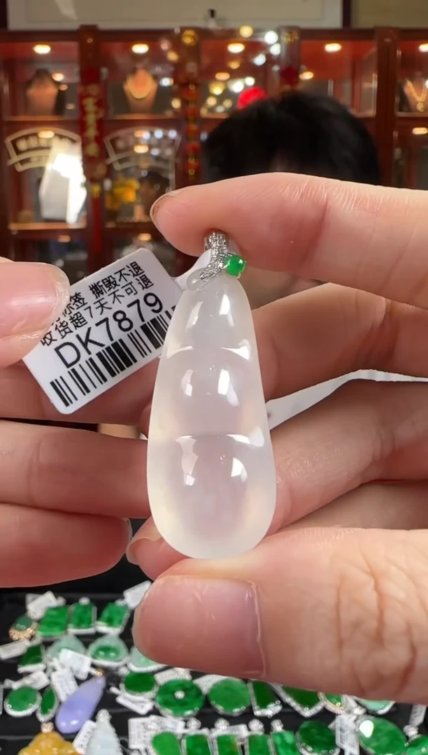 颈饰18K金镶嵌翡翠DK7879冰豆豆